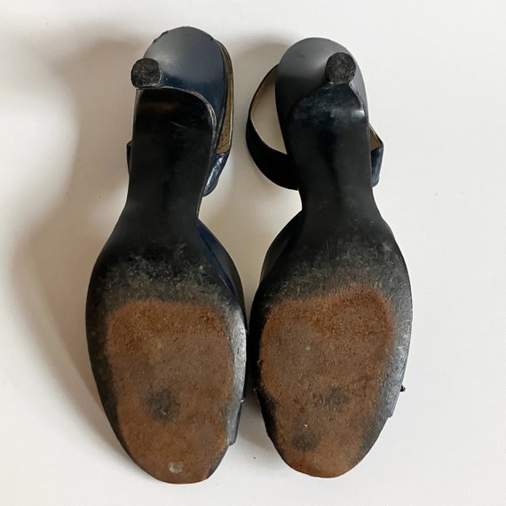 Vintage 40’s / 50’s navy blue leather peep toe he… - image 9