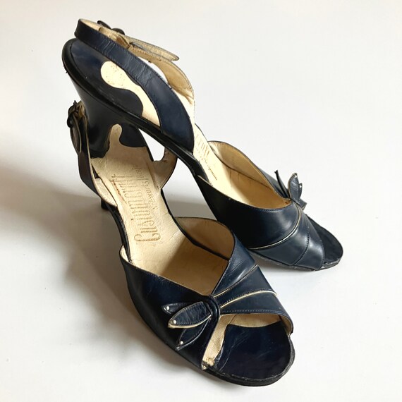 Vintage 40’s / 50’s navy blue leather peep toe he… - image 7