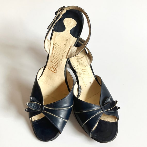 Vintage 40’s / 50’s navy blue leather peep toe he… - image 2