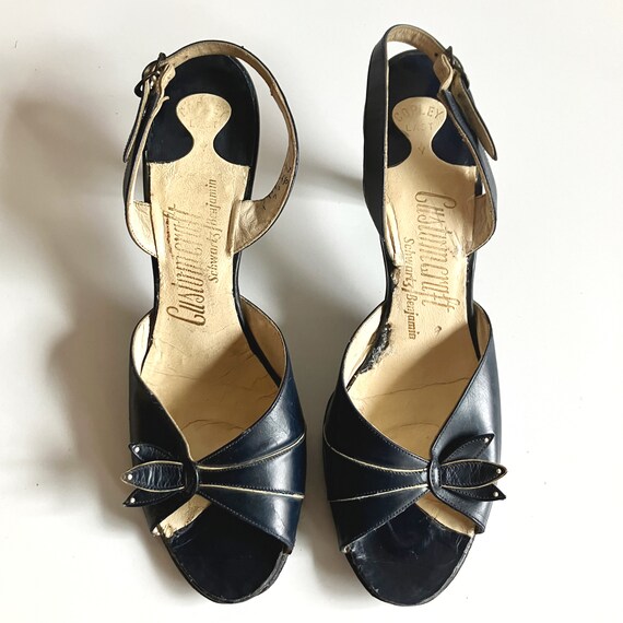 Vintage 40’s / 50’s navy blue leather peep toe he… - image 5