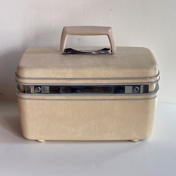 Vintage 70’s Samsonite almond beige hard shell train case / luggage / home decor / storage Retro carryon hard shell