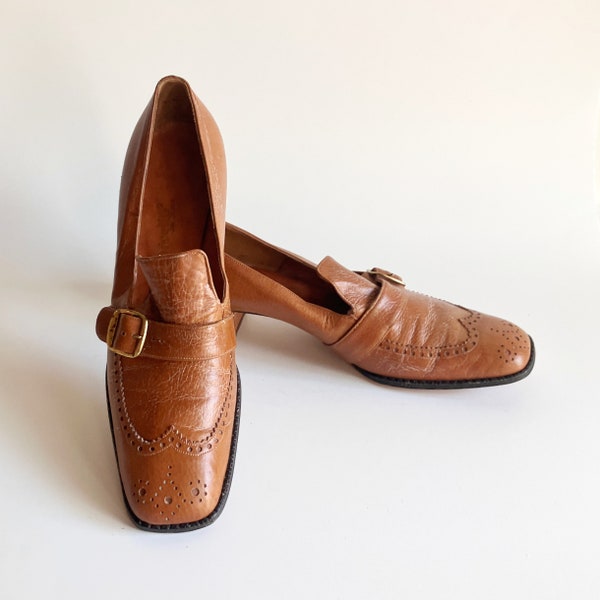 Vintage retro 60’s / 70’s brown leather slip on Oxford heeled loafers Size 7.5 womens 7 1/2 retro heels square toes mcm mod loafers