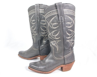 VTG 80's FRYE size 6 Women's Gray Leather Boots Grey Cowboy Boots Western Pull On Mid Calf Stacked Wood Heels Boho Square Toes Riding Boots