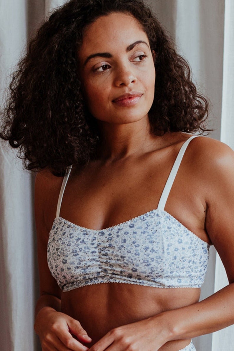 Organic cotton bra, bralette, lingerie, wireless bra, crop top bra organic lingerie, soft bra, sustainable lingerie, yoga crop top, floral imagem 1