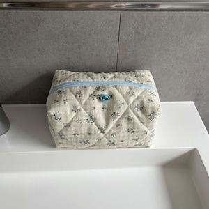 Handmade cosmetic bag blue with flowers make-up bag checked & quilted make-up bag pencil case toiletry bag Nécessaire Rose gift