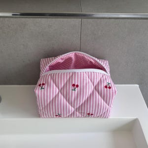 handgemachte Kosmetiktasche Make-up-Tasche Toilettentasche Schminktasche Mäppchen rosa Kirschen kariert gesteppt gestreift Kulturtasche