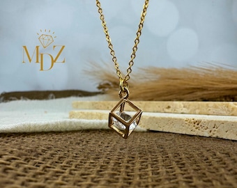 Goldene Käfig Anhänger Halskette: Minimalistisches CZ Kristall 3D Quadrat