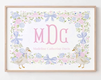 Monogram muurdecoratie voor de babykamer, Grandmillennial babykamer, roze en blauwe print voor meisjesbabykamer, strik met babynaam boven de wieg, Silly Goose meisje