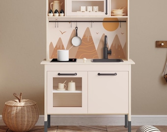 Mountain-vinylstickers voor IKEA DUKTIG Play Kitchen: neutrale boho-make-over