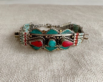Tibetaans Turquoise & Rode Vintage Armband, Ambachtelijke Zilverlegering Boho Antieke Blauwe Steen, Unisex Boho Sieraden