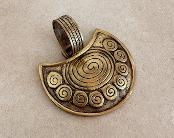 Colgante étnico de latón súper grande, medallón boho antiguo para la fabricación de joyas boho