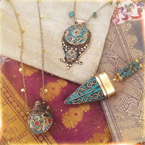 Pendentif Talisman Tibétain En Laiton Et Turquoise Imitation - Porte-bonheur, Neuf Sans Emballage