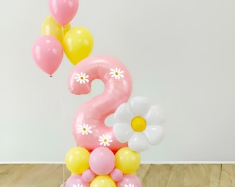 Stokrotka i pastelowy róż – balony z cyframi – dekoracja urodzinowa dla dzieci