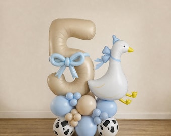 DIY Farm-Themed Balloon Stack, Goose-themed Birthday decoration