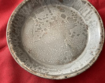 Vintage Gray Graniteware Pie Pan 9.5 Inches across Very Good Condition Small Chips