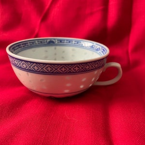 Vintage Chinese Cup Blue and White JingDeZhen Rice Pattern Fine Porcelain Very Good Condition