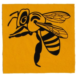 Pode incluir: Uma ilustração de uma abelha preta e amarela sobre um fundo amarelo brilhante.