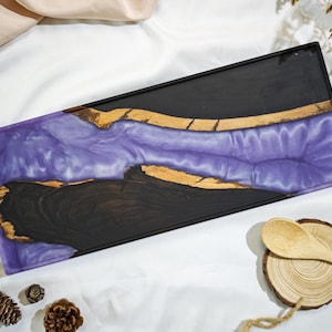 Bandeja de madera de resina hecha a mano, bandeja morada para baratijas, bandeja de madera para servir como centro de mesa, tabla de quesos, bandeja para el desayuno en la cama, regalo para esposa.