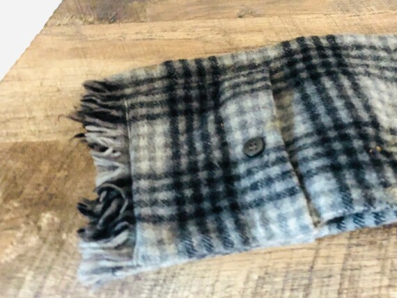 Vintage men’s scarf black and grey plaid wool skin