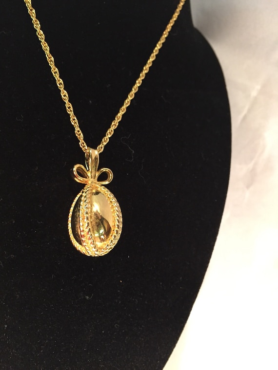 JOAN RIVERS EGG Necklace Classic gold tone pendant