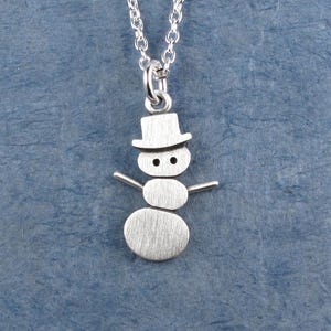Colgante/collar de muñeco de nieve pequeño - plata de ley