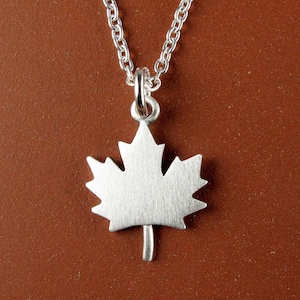 Kleiner Ahornblatt Anhänger / Kette - Sterling Silber