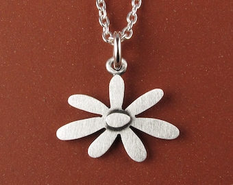 Tiny daisy flower pendant / necklace - sterling silver