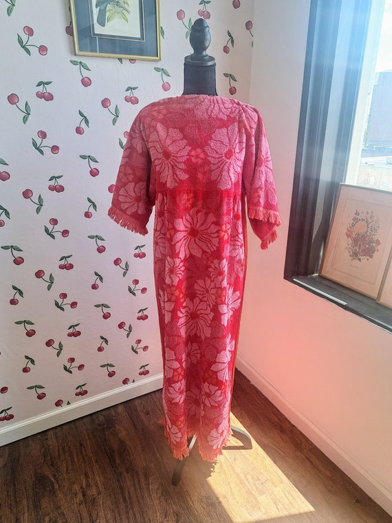 1960s Pink Hawaiian Terrycloth Beach Towel Kimono 