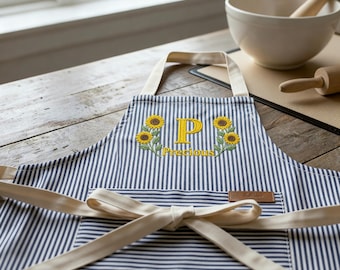 Personalized Embroidered Apron, Custom Name Cooking Apron, Baking Apron Gift for Mom, Kitchen Apron for Women, Bridal Shower Gift.