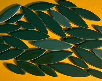 Forest & Pine Green Leaf Glazed Ceramic Mosaic Tile, 50g, DIY Craft Art Supplies, Multicolor Flower Petal Jigsaw Pieces, 3 Sizes 4mm Thick