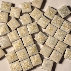 Mosaico de cerámica cuadrado blanco crema brillante, 1,5 cm (1/2 pulgada) y 5 mm de grosor, color marfil claro y beige dorado con efecto craquelado, material para manualidades DIY.
