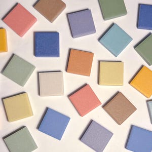 24 mosaicos de porcelana mate, 23 mm, 22 mm, materiales para manualidades, cuadrados pequeños, suaves y coloridos, cerámica sin esmaltar, azul, verde, rosa y morado.