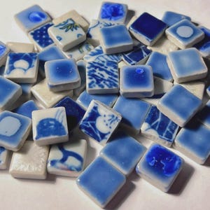 25 piastrelle in ceramica smaltata blu cobalto scuro e bianco con motivo floreale, 1/2 pollice quadrato, materiale per artigianato fai da te, spessore 1,5 cm 5 mm