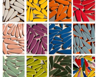 Kleurrijke geglazuurde keramische mozaïektegels met bloemblaadjes, 50 g, knutselbenodigdheden, blad- en waterdruppelvormige stukjes, 3 maten, 4 mm dik, blauw, groen, roze, rood