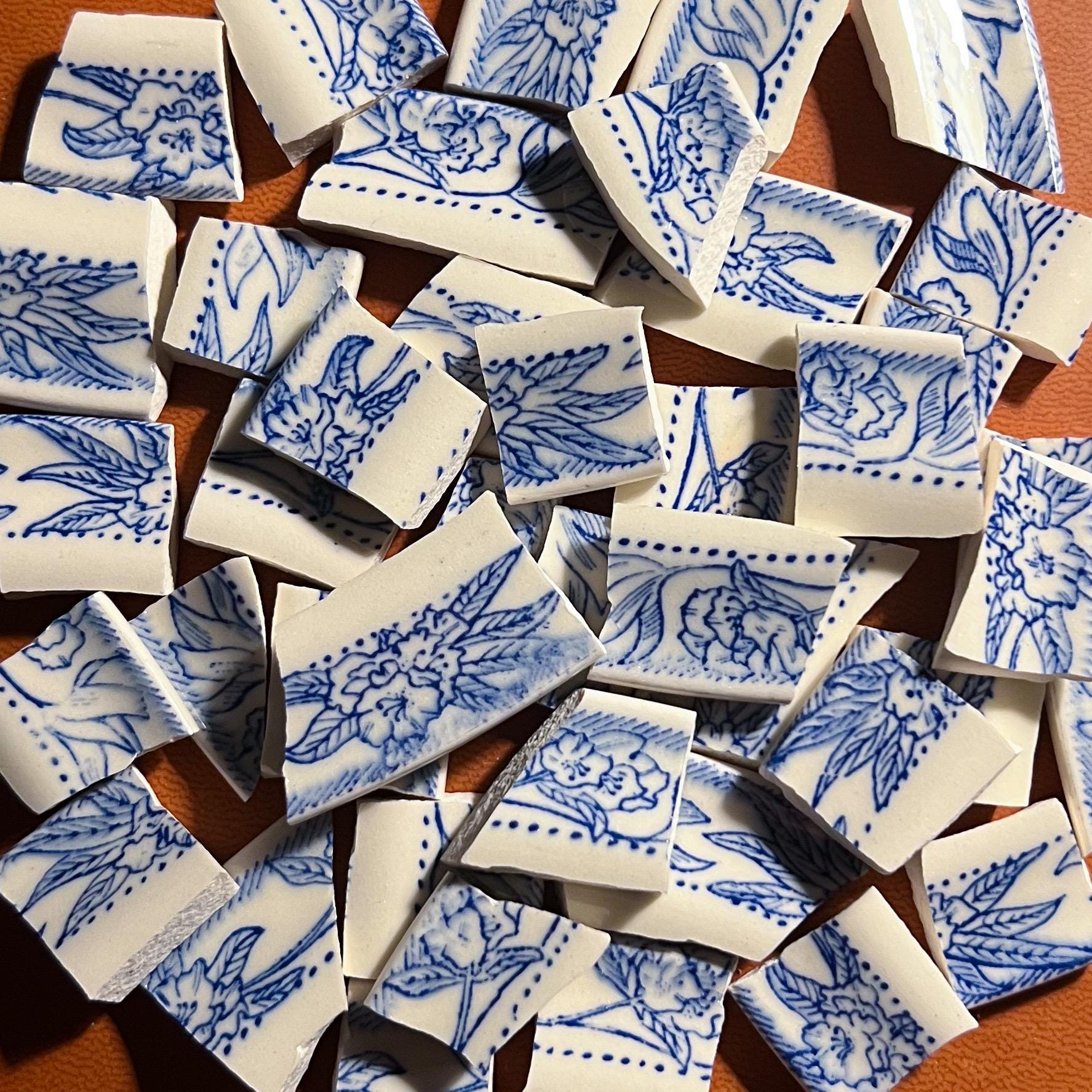 【珍品?】白地花図皿（キズあり） 珍品?】白地花図皿（キズあり）