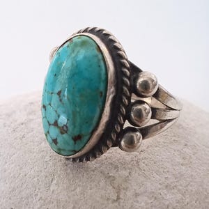 Vintage Turquoise and Sterling Silver Southwestern Ring