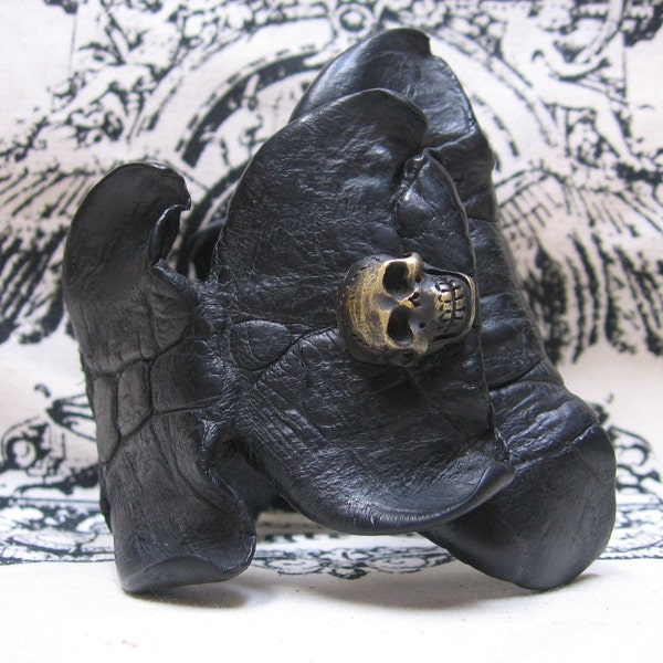 Tail Score Croc Cuff