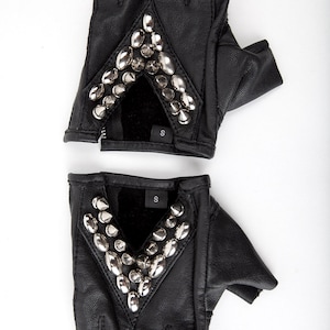 SILVER SPIKE Studded Chevron Pattern Fingerless Leather Gloves image 5