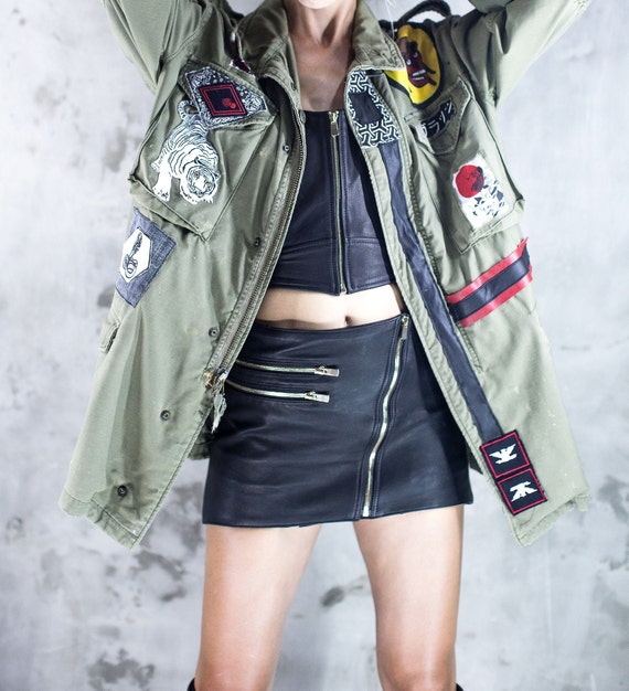Black skirt sales gold zipper