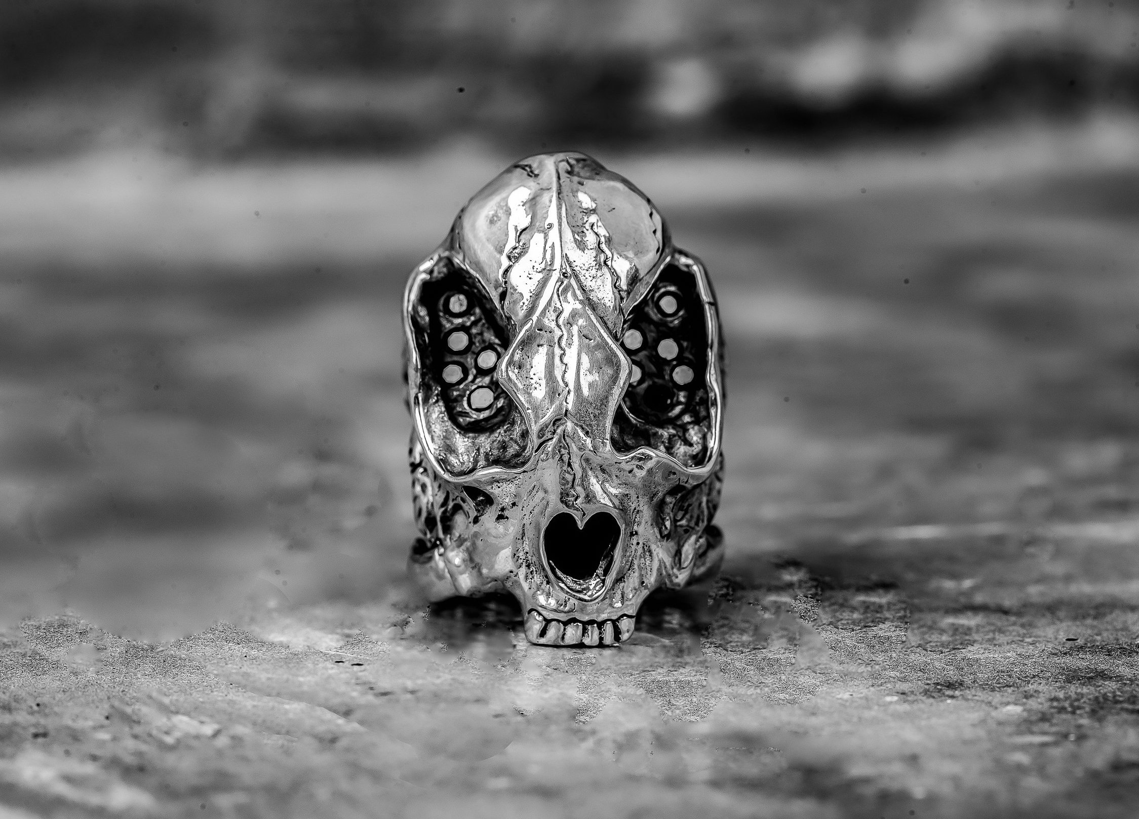 Skull ring with diamond eyes deals