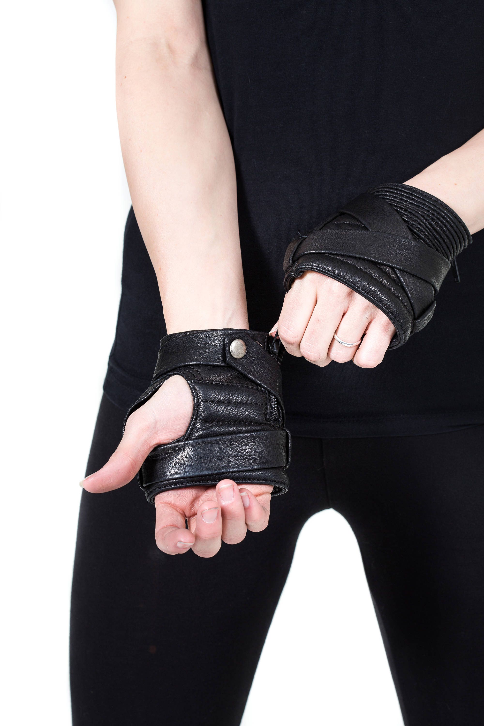 KROSS WRAP KOMBAT Black Fingerless Leather Gloves -  Hong Kong