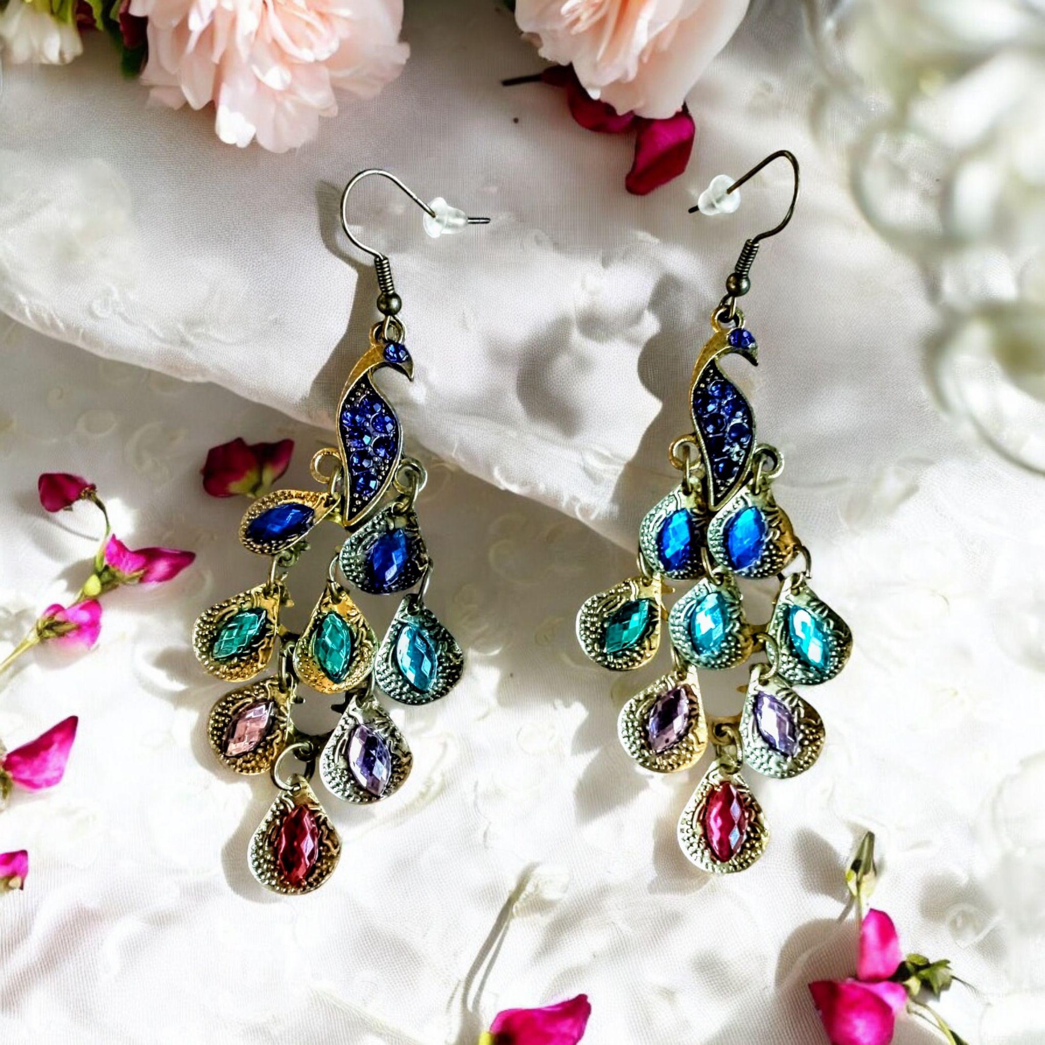 Orecchini a forma di pavone: splendidi pendenti in vetro con piume blu e verdi per regali alla moda ispirati al vintage - Italia Orecchini a forma di pavone: splendidi pendenti in vetro con piume blu e verdi per regali alla moda ispirati al vintage - Italia