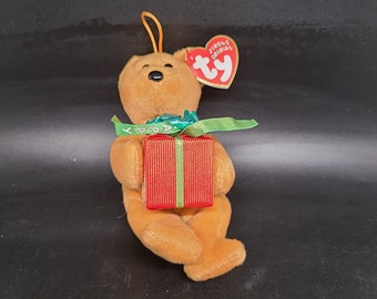 2005 Jingle Beanies Collection - Gift Bear - Ty Beanie Babies - Hangs