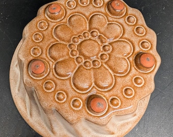 Vintage Ceramic Baking Mold Floral Design - Hangs