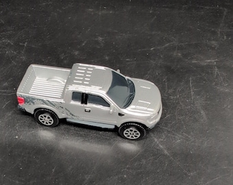 2009 09 Ford F-150 SVT Raptor Collectible 1/64 Scale Diecast Diorama Model
