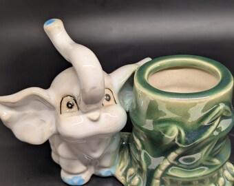 Jardinière éléphant vintage en céramique avec tronc surélevé B-289