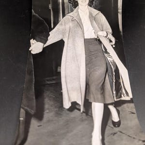 Vintage Ava Gardner prewedding hustling late to own wedding Newspaper photo 57