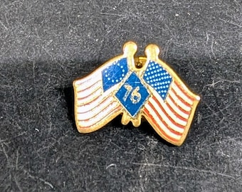 Vintage 1976 Bicentennial United States Flags Lapel Hat Tie Pin