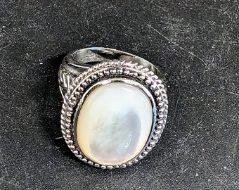 Oval Silver Ring with Mother of Pearl Stone Size 8