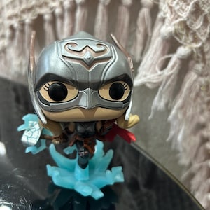 Thor 4 Love and Thunder Mighty Thor Glow